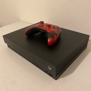 Xbox series one x, console and controller both work, comes with power cord